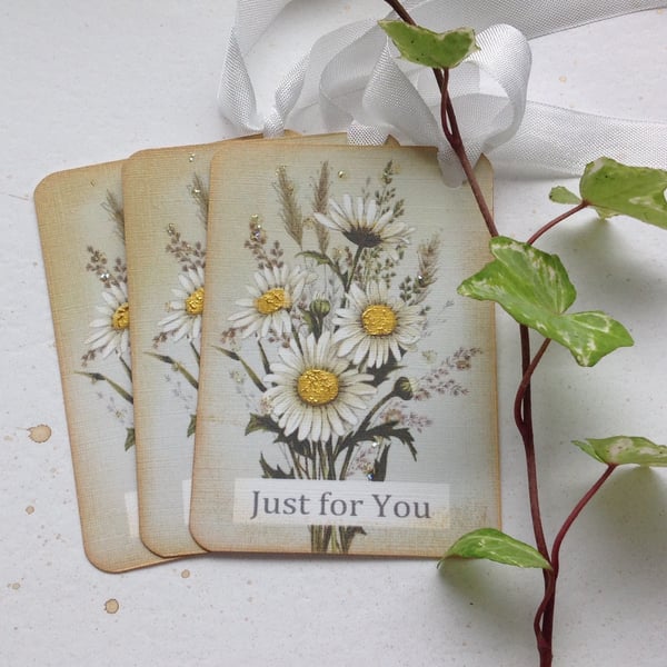 GIFT TAGS, vintage -style. ' Ox-eye Daisy Bouquet '  ( set of 3)  