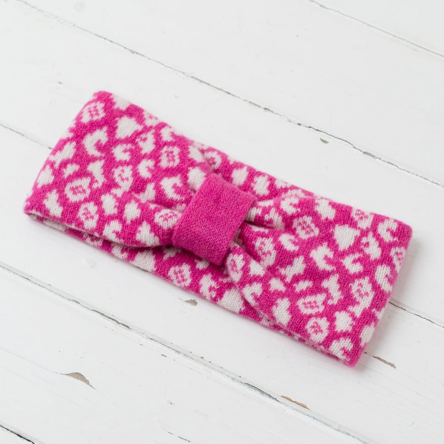 Bright leopard knitted headband - bubblegum pink and white