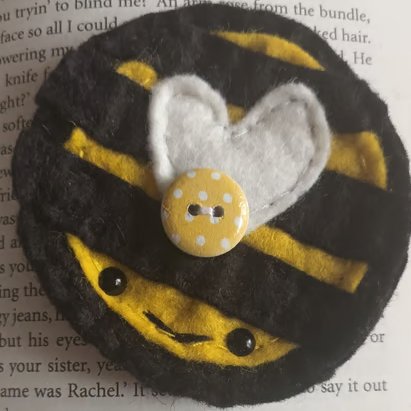 'Bumble Bee' bookmark hand sewn in wool blend felt (A) 