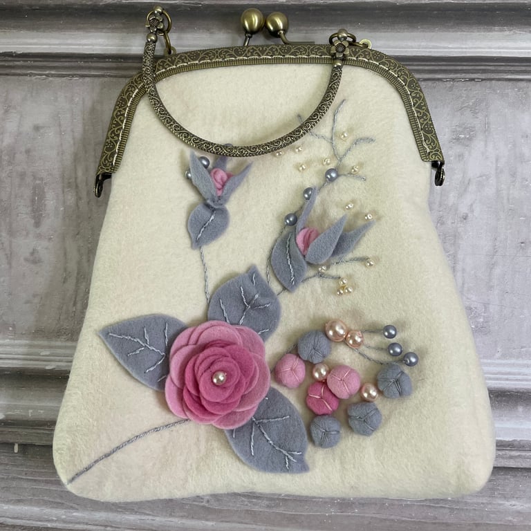 Wool Felt Rose Bag by Carolee Crafts  PB5 - 0013