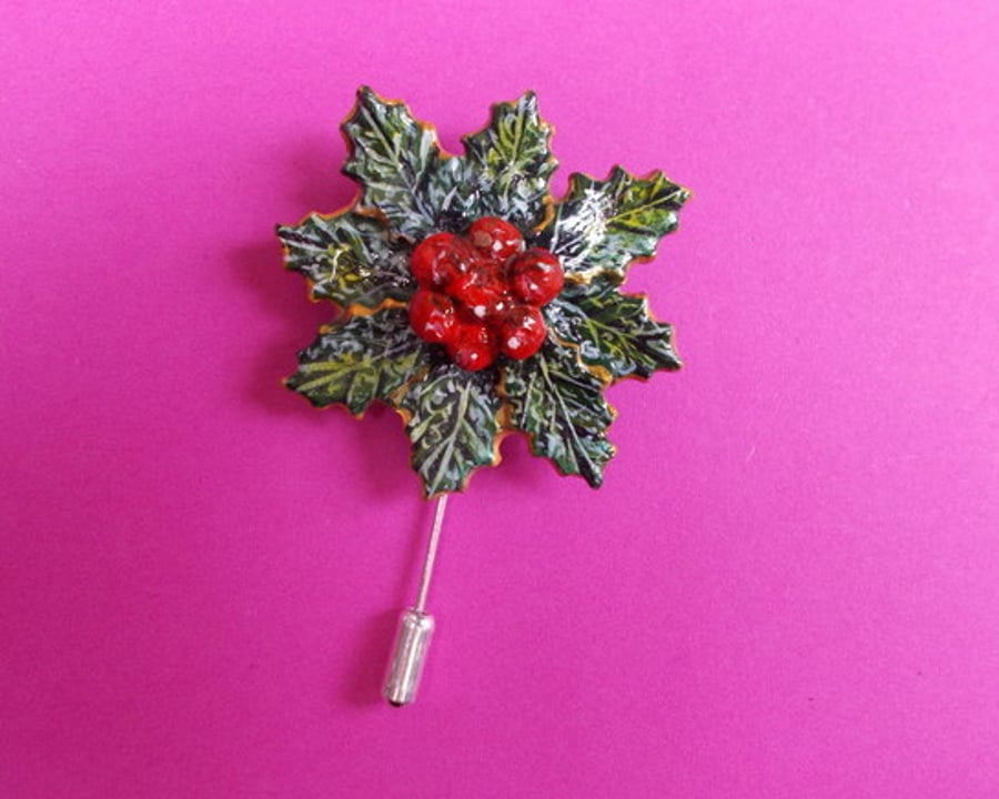 Christmas HOLLY & RED BERRIES WREATH PIN Xmas Lapel Brooch HANDMADE HAND PAINTED