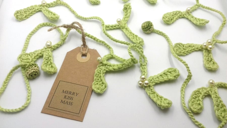 Crochet Mistletoe Garland 
