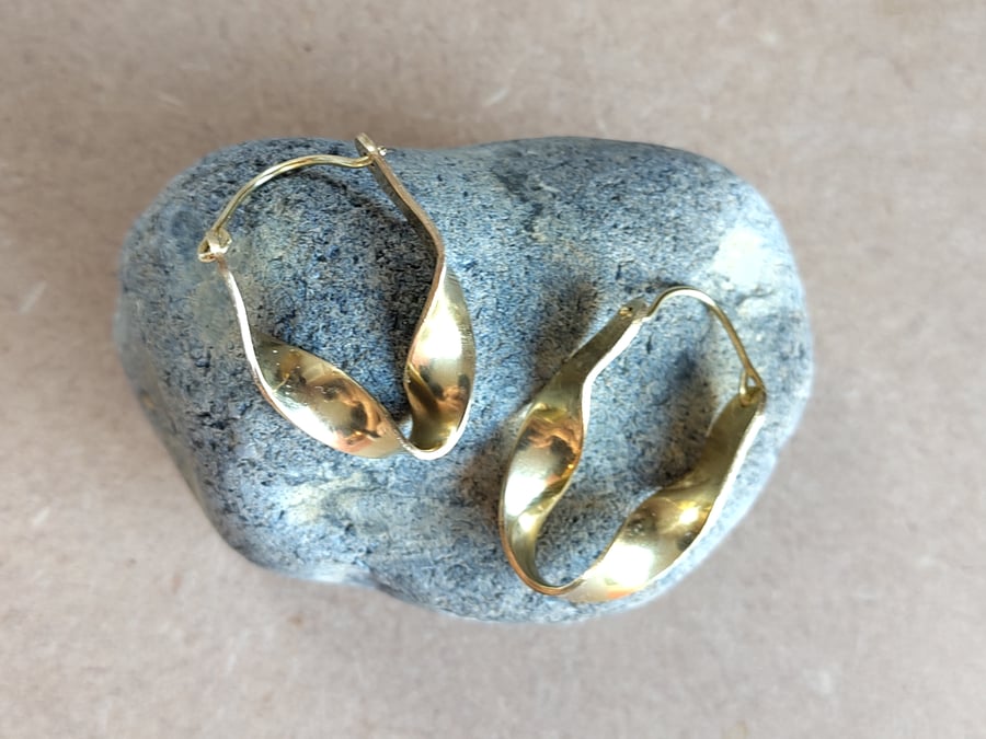 Twisted brass hoop earrings 