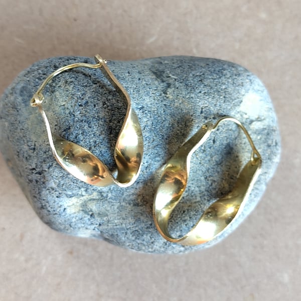 Twisted brass hoop earrings 