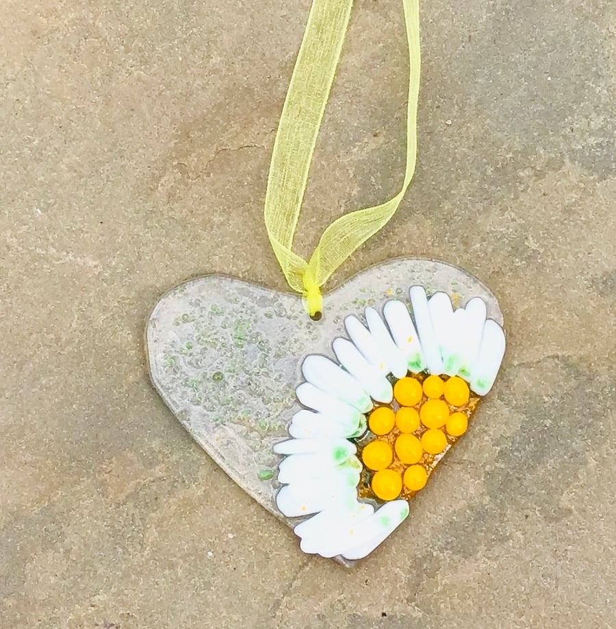 Fusedglass hanging daisy heart 