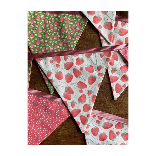 Summer Strawberry Bunting - large