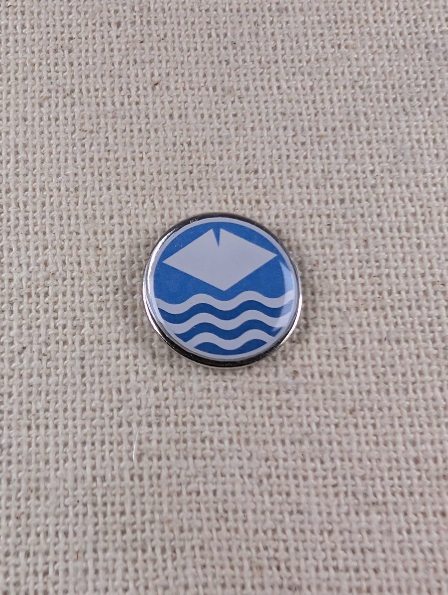 Isle of Wight Flag Pin - Large Resin Topped Pin Badge - Isle of Wight Badge
