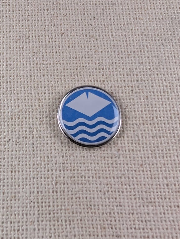 Isle of Wight Flag Pin - Large Resin Topped Pin Badge - Isle of Wight Badge