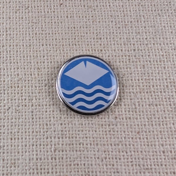 Isle of Wight Flag Pin - Large Resin Topped Pin Badge - Isle of Wight Badge
