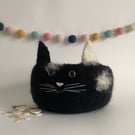FELTED 'FUSSPOT' BOWL, desk tidy  . Cat. Black and white . Home decor.