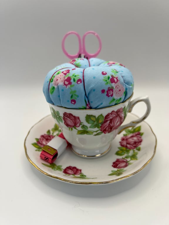 Vintage Royal Vale Roses Teacup Pin Cushion and Sewing Set  (1)