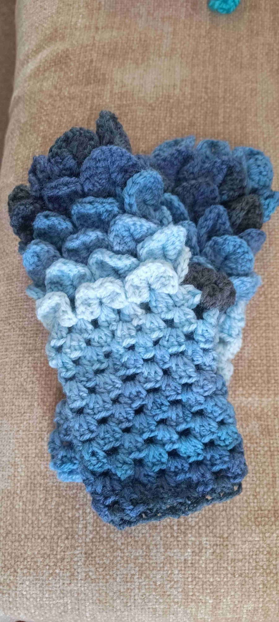 Dragon scale fingerless mittens 