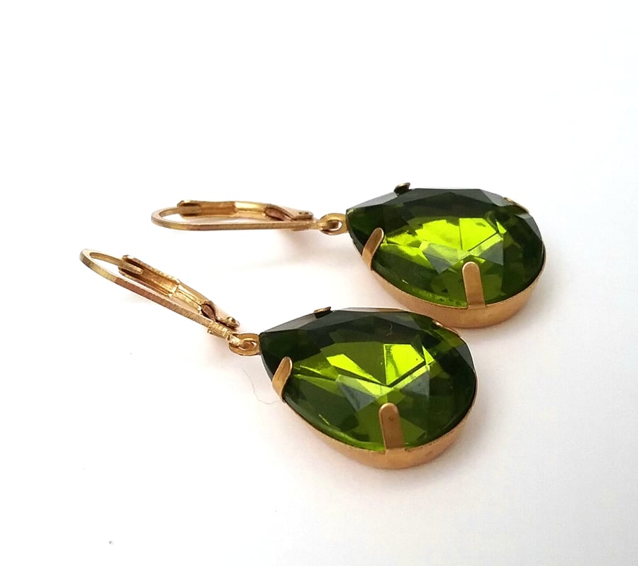 Emerald Green Vintage Glass Earrings 