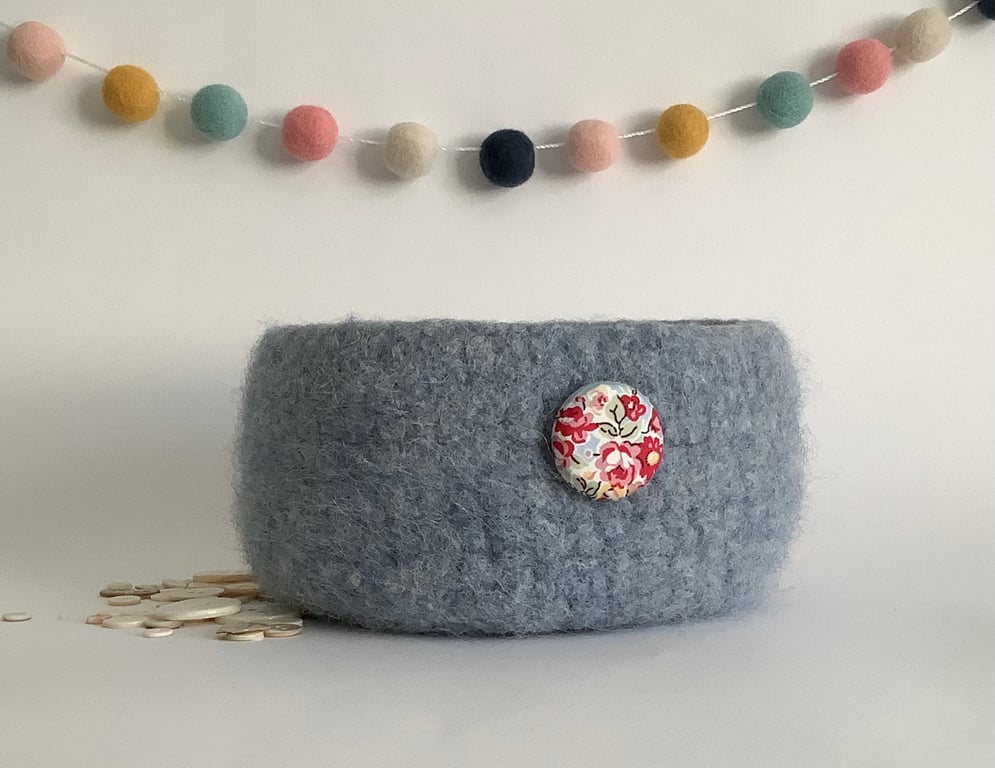 FELTED 'FUSSPOT' BOWL, desk tidy  . Blue-grey. 