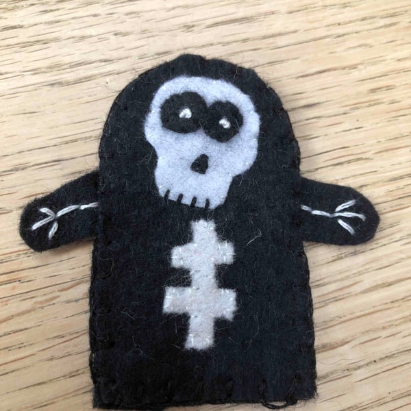 Skeleton finger puppet