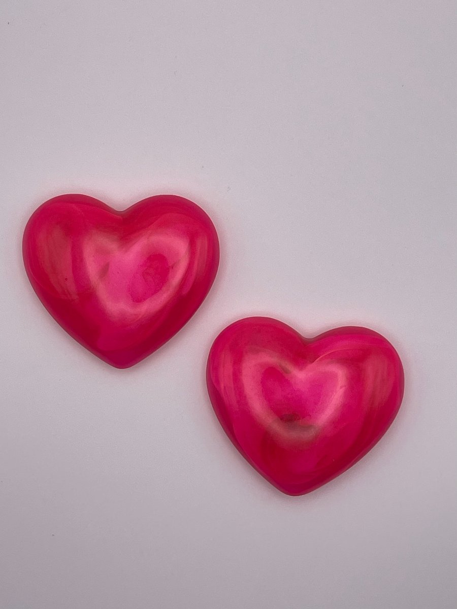 Bright pink heart magnets