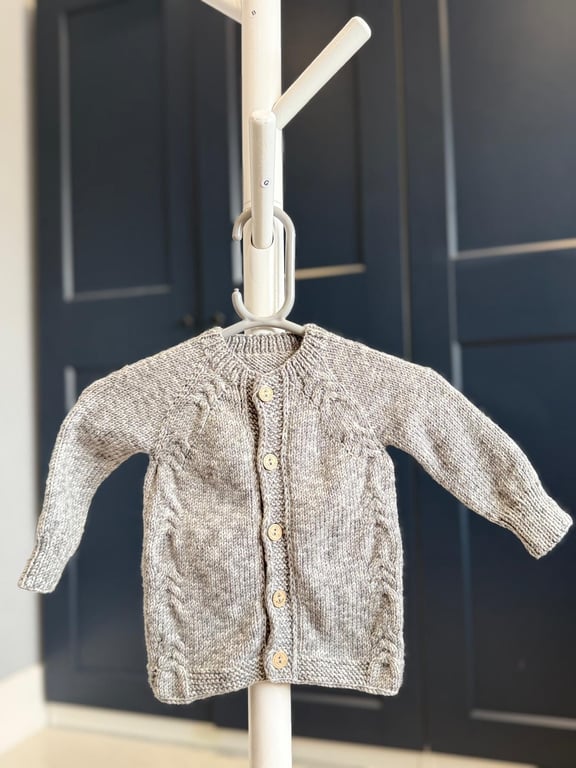 Hand-Knitted Baby Cardigan with Side Cable Detail – Soft Heather Grey (6-9m)