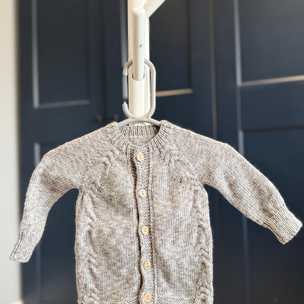 Hand-Knitted Baby Cardigan with Side Cable Detail – Soft Heather Grey (6-9m)