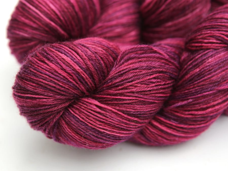 SALE: Bonny - Superwash wool nylon 4-ply yarn