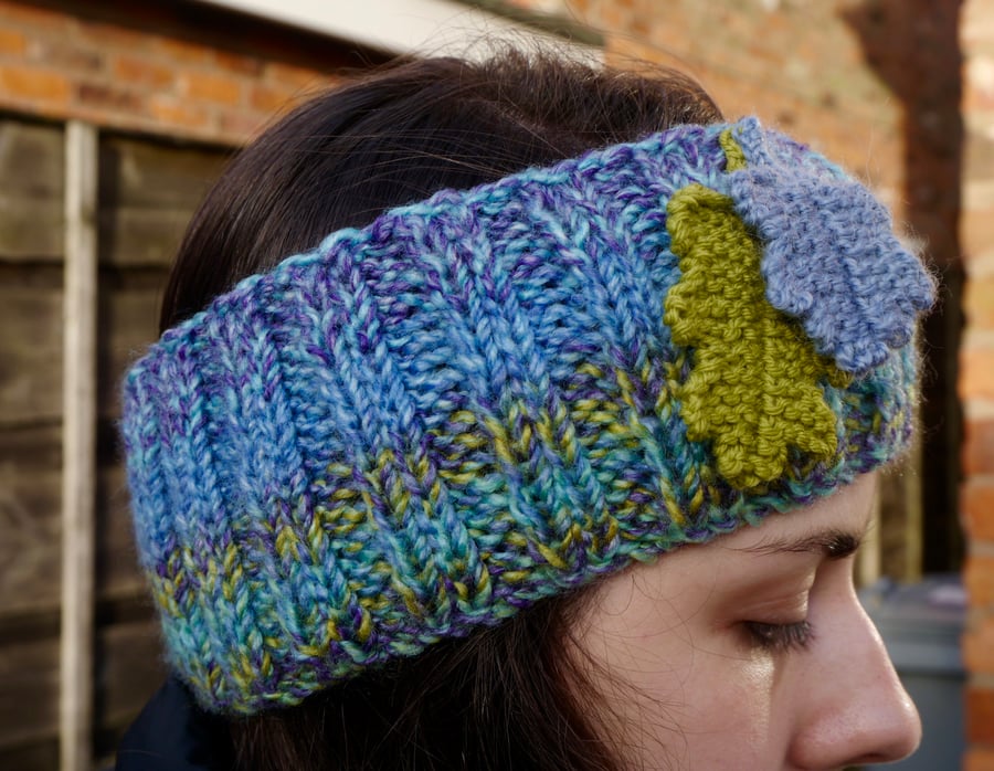 Ribbed Headband with Oak Leaf