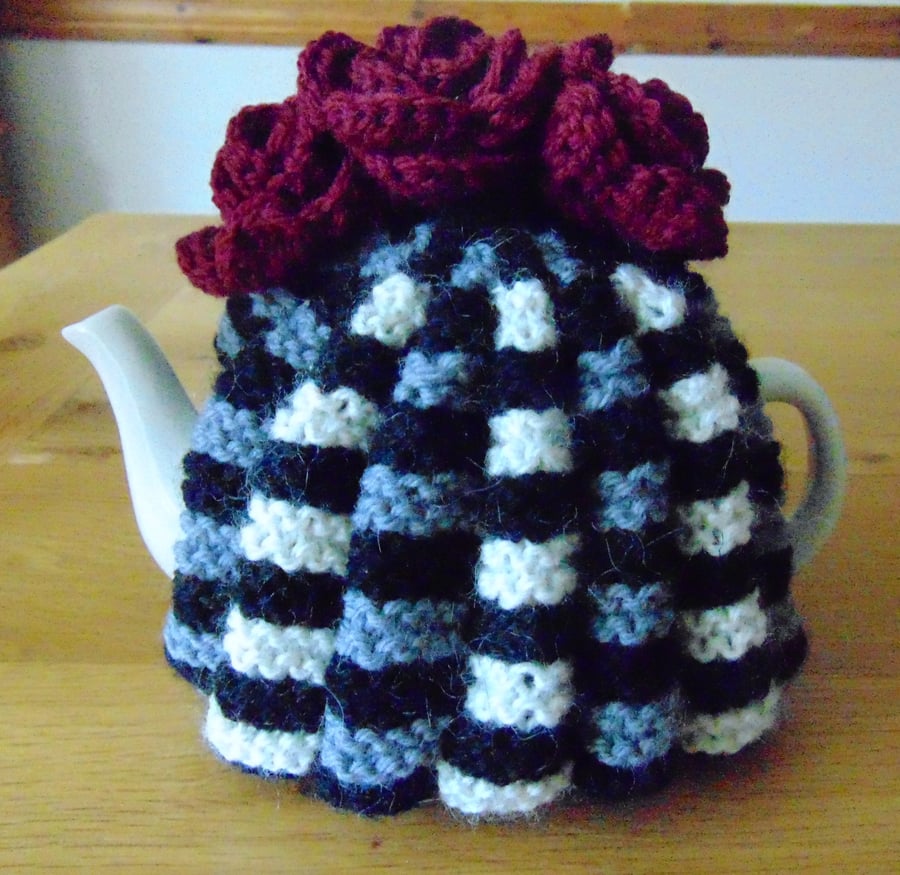  Small Retro Tea Cosy