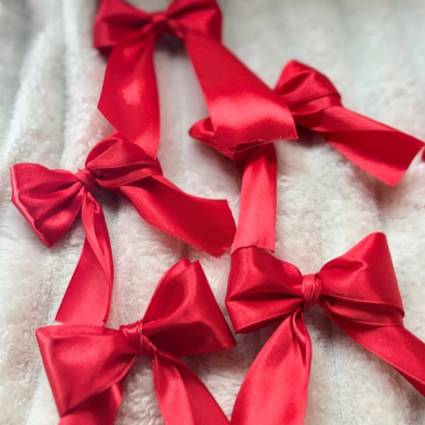 Pack of Red Satin Bows – Pre-tied Ribbon Bows for Crafting, Gifts & Decor