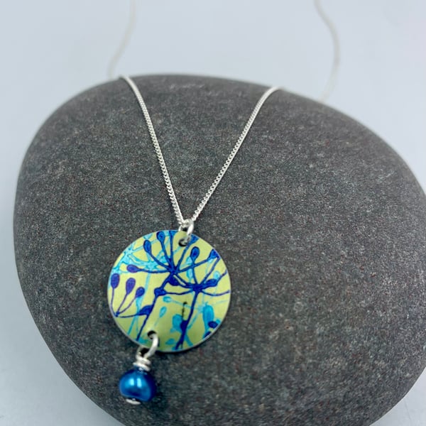Lime green and blue anodised aluminium cow parsley circle pendant with pearl 