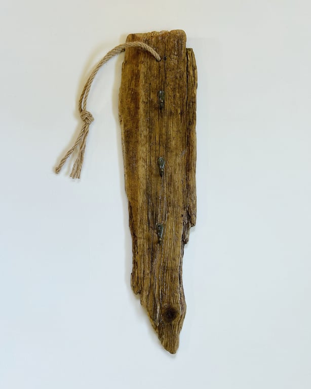 Large vertical driftwood keyrack