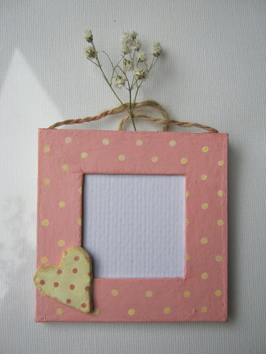 Miniature hanging frame