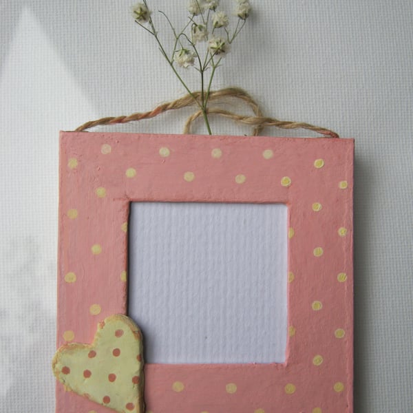 Miniature hanging frame