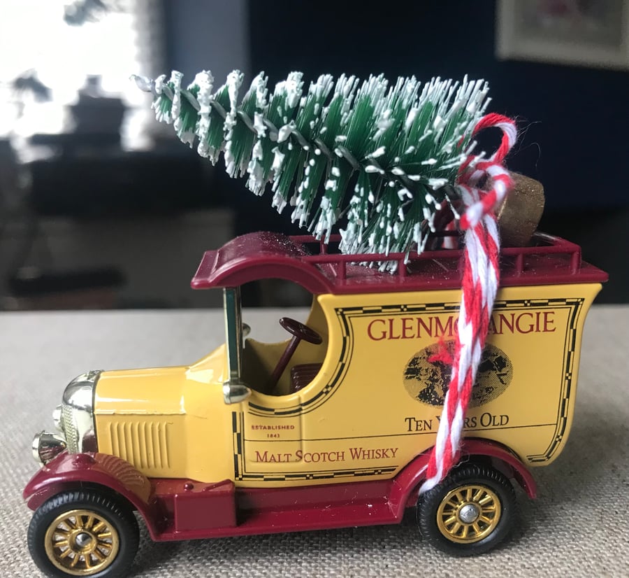 Vintage WHISKY  GLENMORANGIE die cast CHRISTMAS decoration