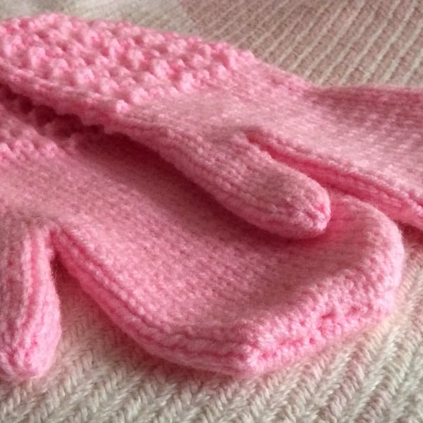 Mittens Hand Knitted Bright Pink with Scalloped Pattern Cuff, Adult