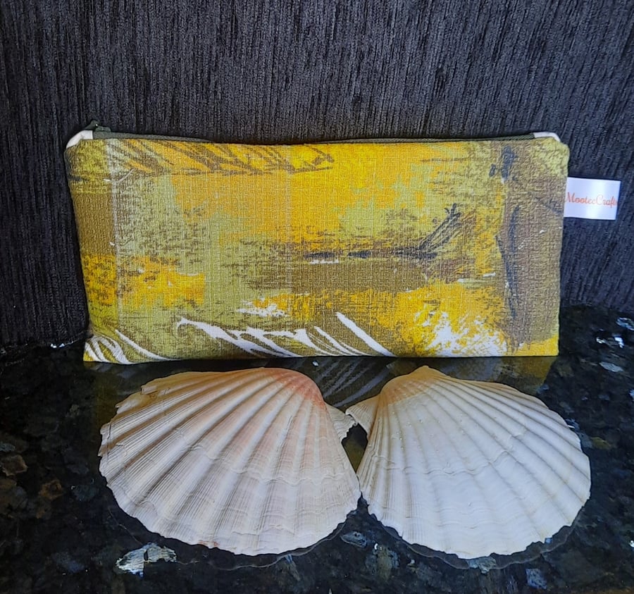 Super retro zip pouch
