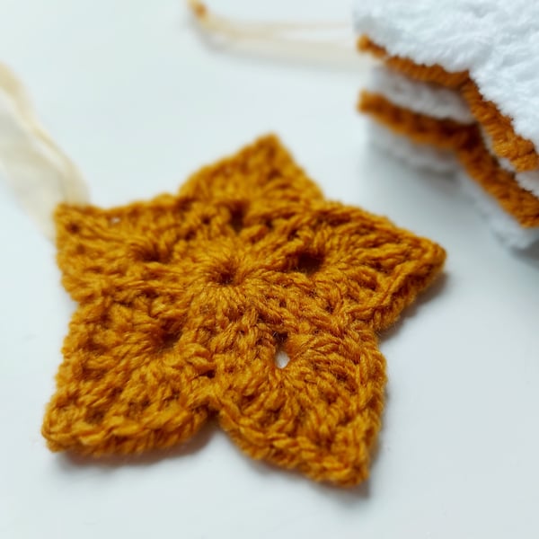 Set of 5 Gold And White Christmas Crochet Stars with Organza Ribbon