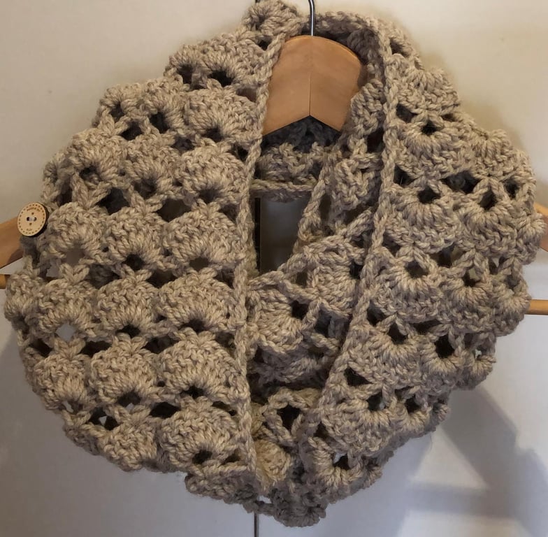 Crochet Shell Stitch Infinity Scarf 
