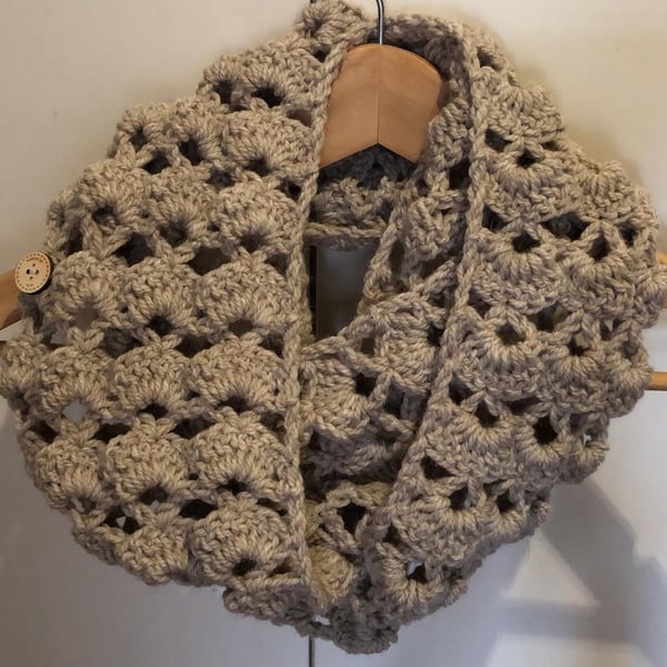 Crochet Shell Stitch Infinity Scarf 