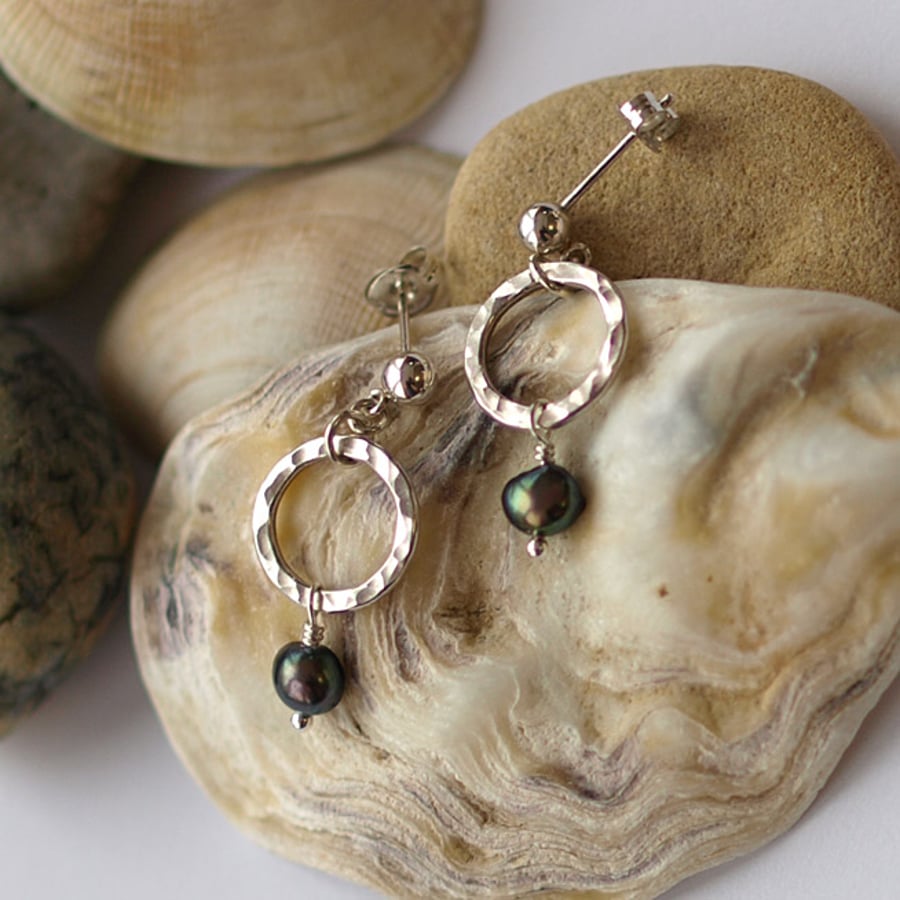 Sterling Silver Hammered Circles with Peacock Freshwater Pearl Earrings