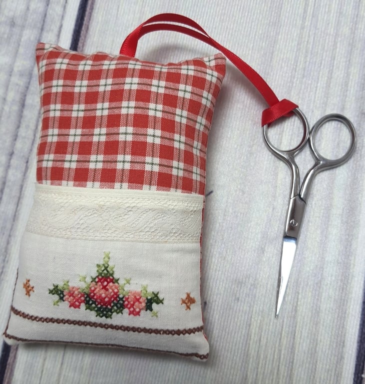  Vintage Fabric Pin Cushion & Scissors 