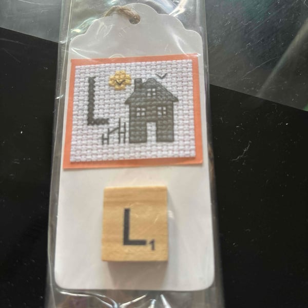 Spooky L gift tag 