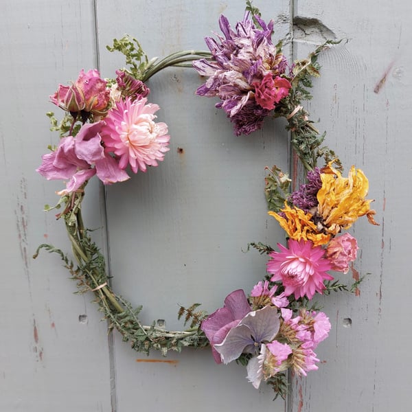 Egg Shape Dried Flower Wreath. Spring and Easter Decor. 19x16cm