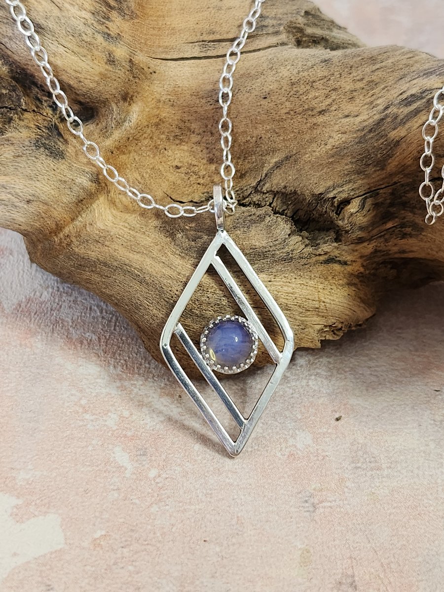 Pendant silver and moonstone diamond shaped 