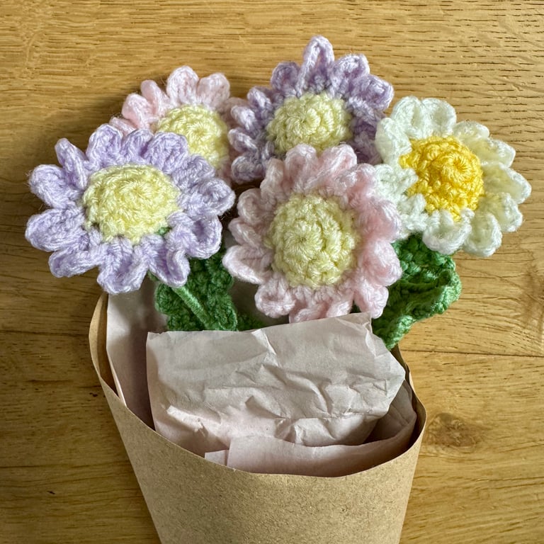 daisy bouquet, 5 stems of small crochet daisies 