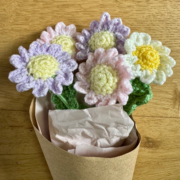 daisy bouquet, 5 stems of small crochet daisies 