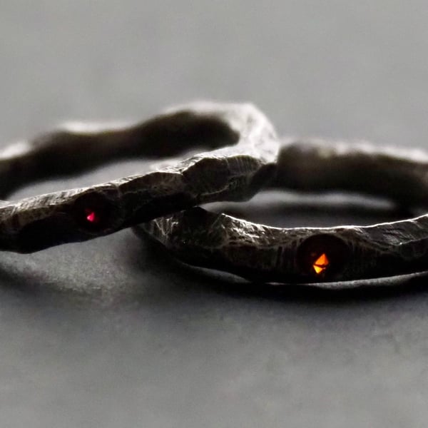 Handmade Rustic Wave Ring Band with Natural Garnet Gemstone 