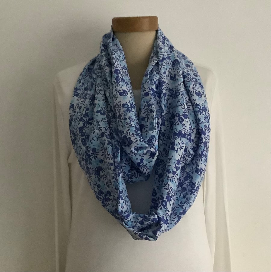 COTTON  lawn infinity scarf. ' Berries' . Lightweight . Blues . 