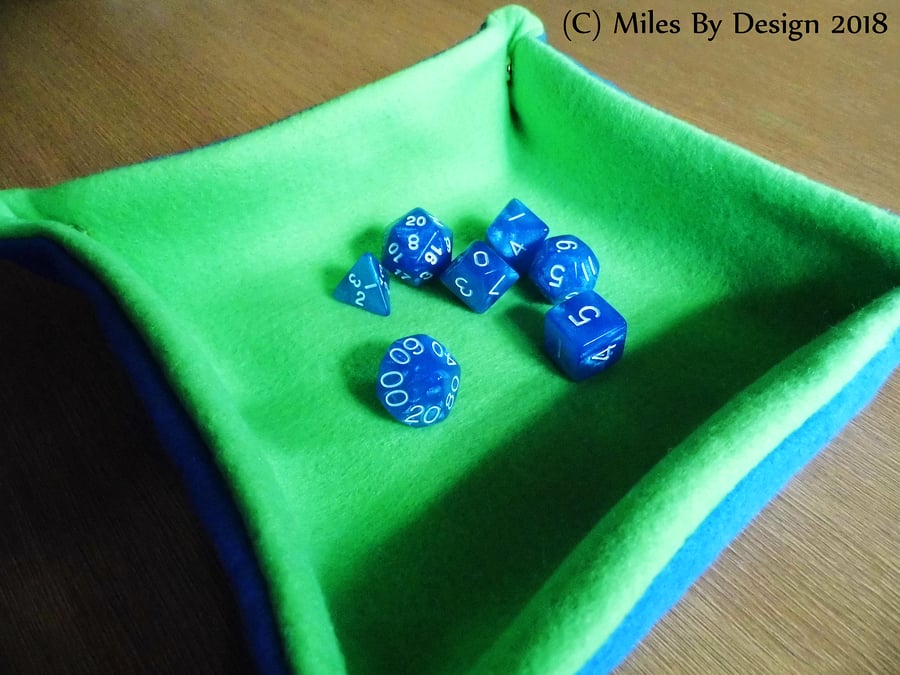 Roll Up Gamer's Dice Tray With Dice Included