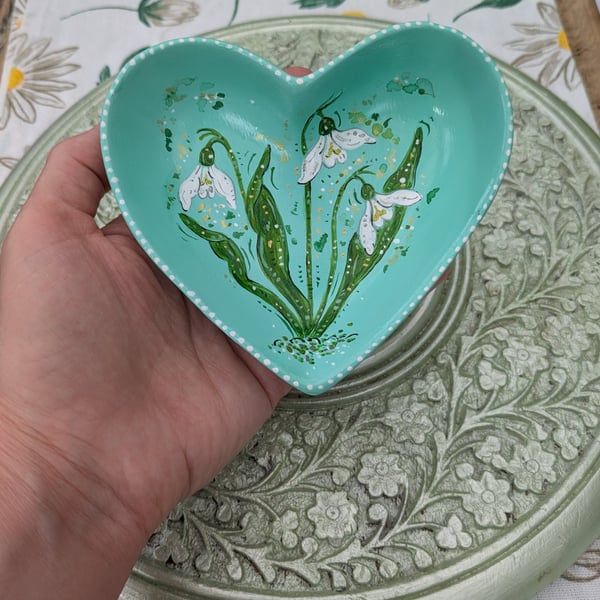 Snowdrop hand-painted ceramic heart ring dish