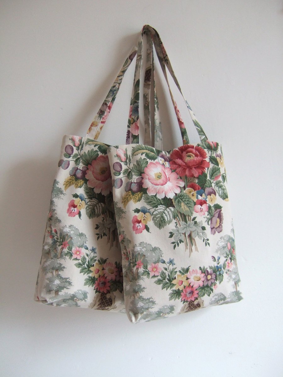 Tote bag  in a vintage floral print by Sanderson with foldaway pouch