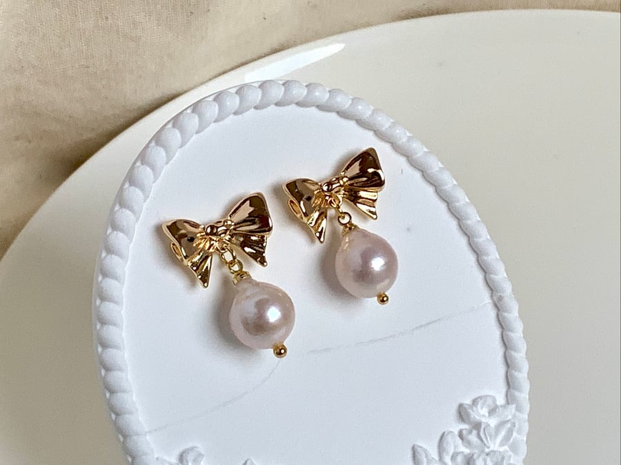 Freshwater Pearl Earrings with a Bow