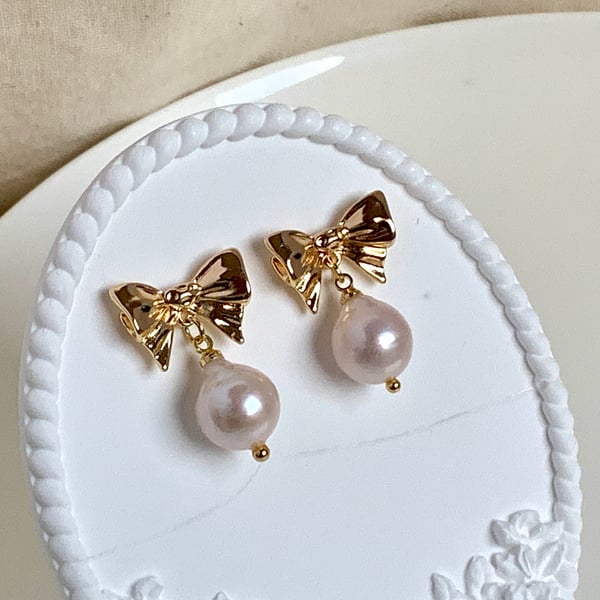 Freshwater Pearl Earrings with a Bow